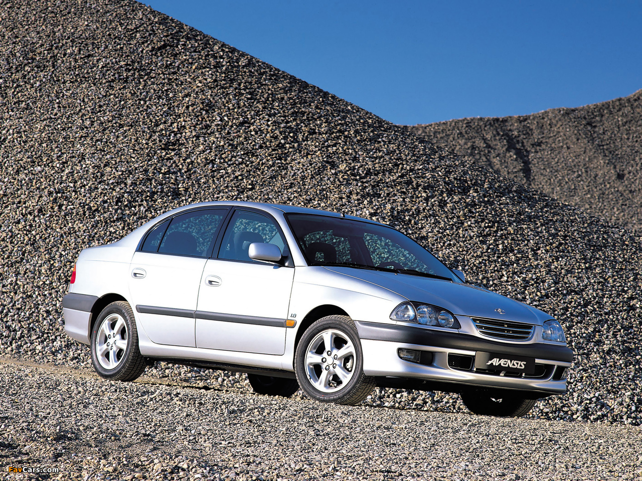 Toyota Avensis Sedan 1997–2000 wallpapers (1280 x 960)