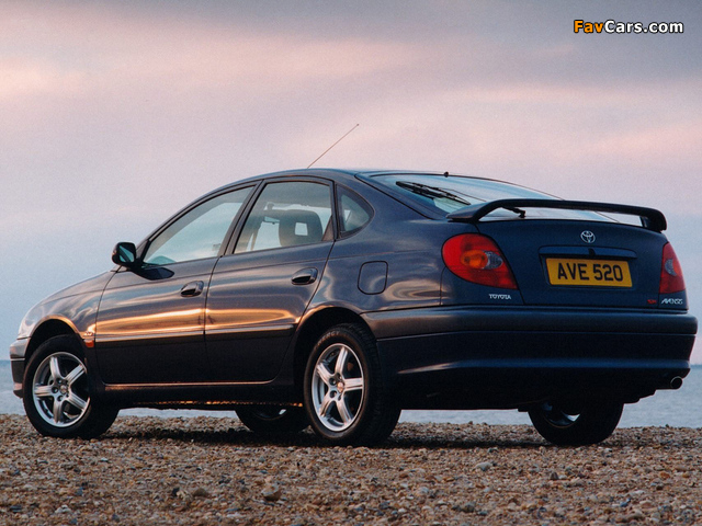 Toyota Avensis Hatchback UK-spec 1997–2000 wallpapers (640 x 480)