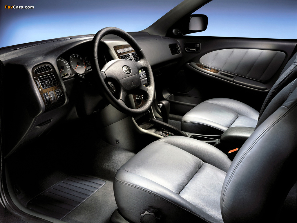 Toyota Avensis Sedan 2000–02 images (1024 x 768)