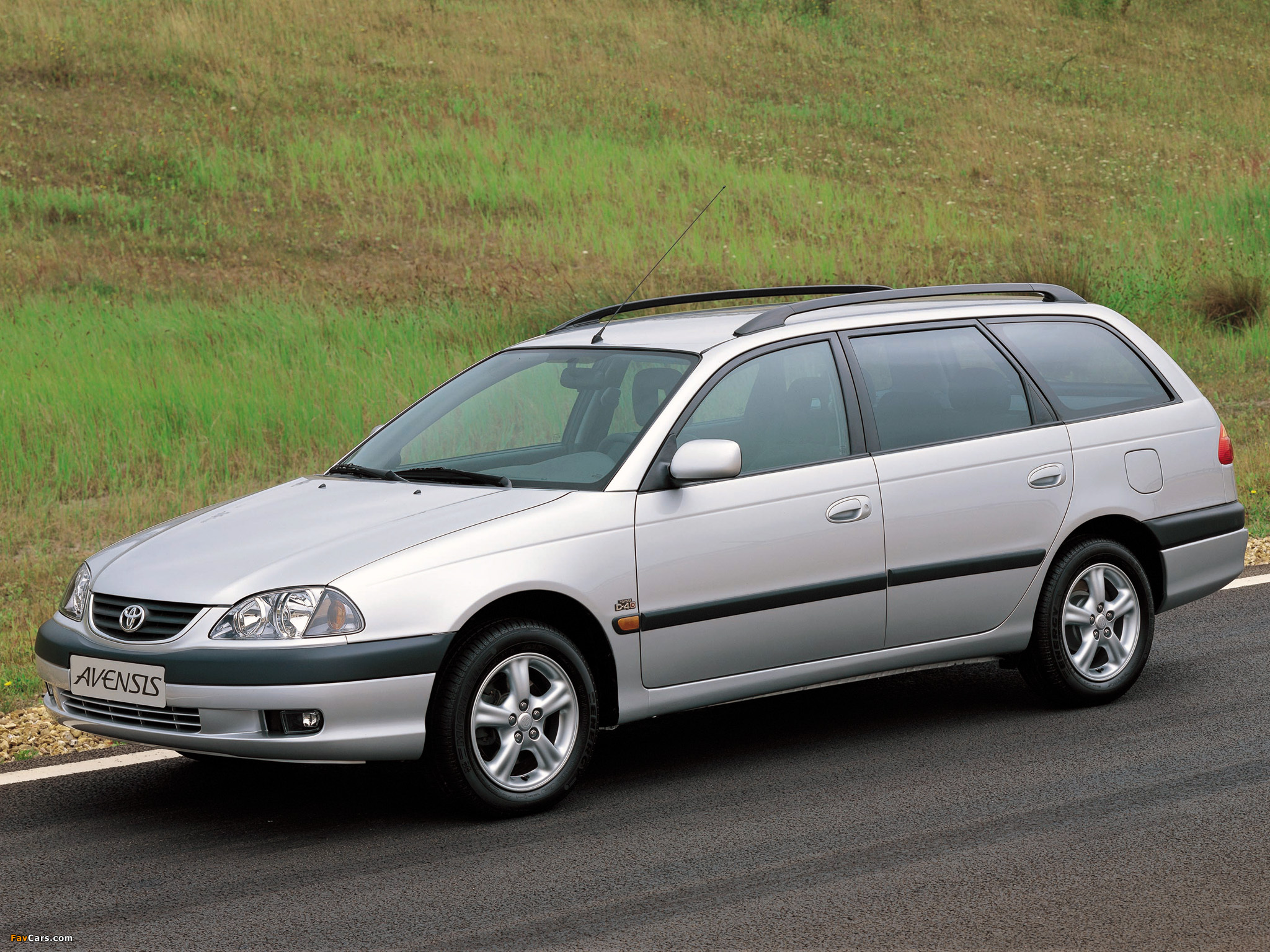 Toyota Avensis Wagon 2000–02 photos (2048 x 1536)