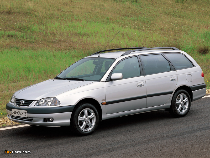 Toyota Avensis Wagon 2000–02 photos (800 x 600)