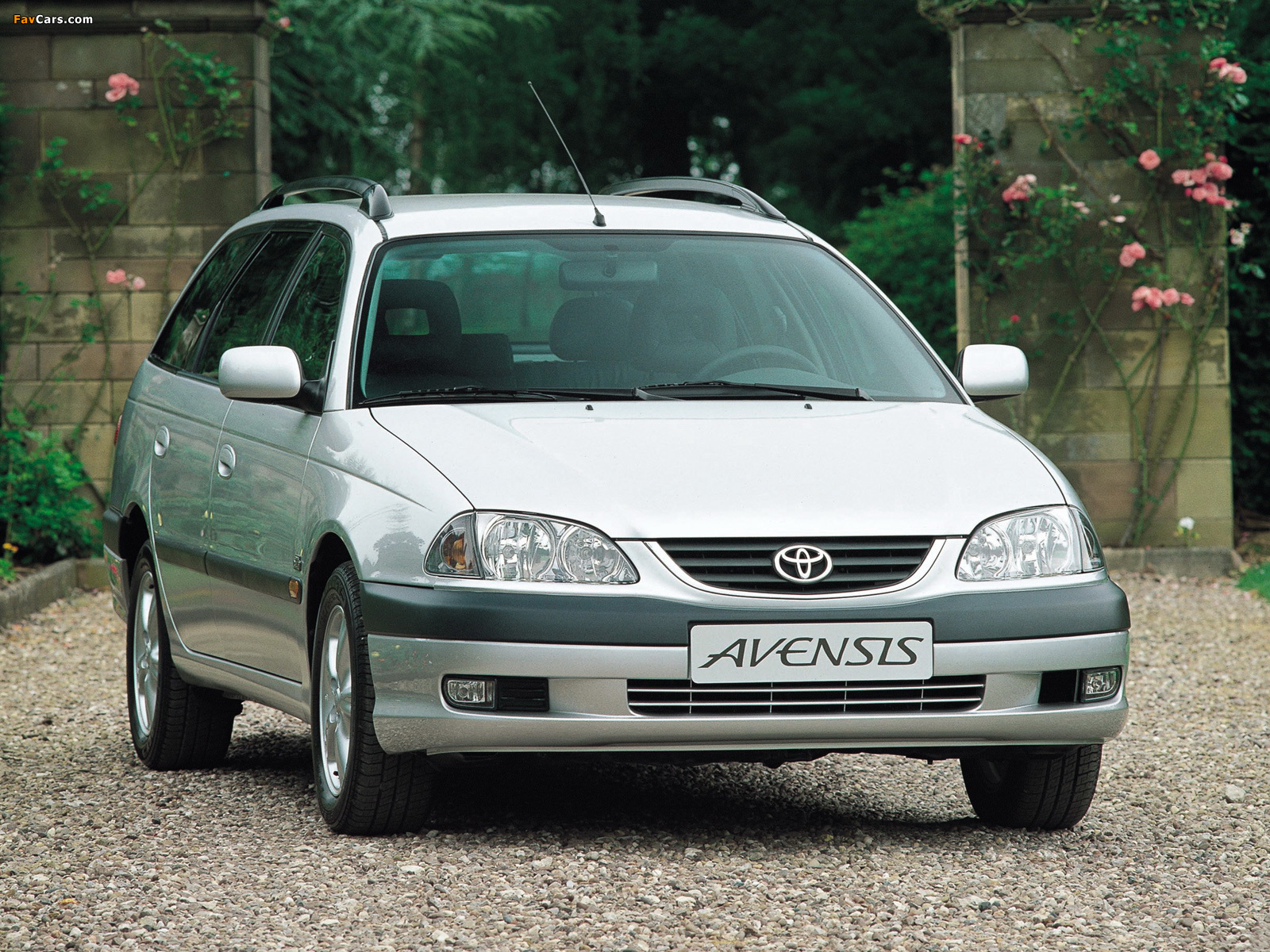 Toyota Avensis Wagon 2000–02 photos (1600 x 1200)