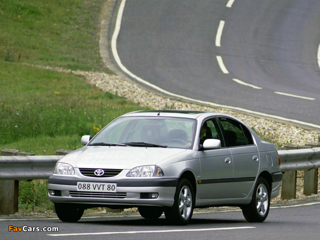 Toyota Avensis Sedan 2000–02 pictures (640 x 480)