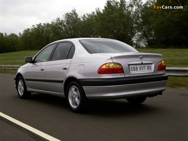 Toyota Avensis Sedan 2000–02 wallpapers (640 x 480)