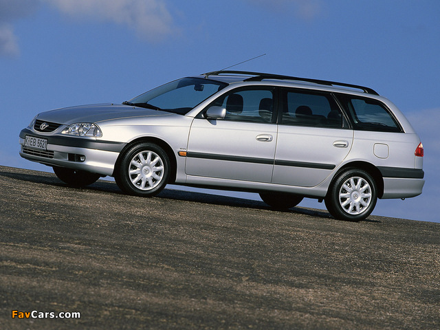 Toyota Avensis Wagon 2000–02 wallpapers (640 x 480)