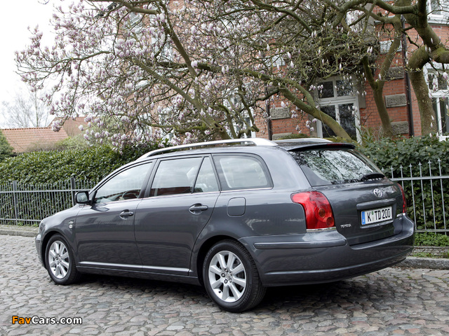 Toyota Avensis Wagon 2003–06 photos (640 x 480)