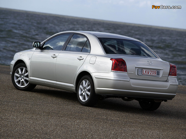 Toyota Avensis Sedan 2003–06 pictures (640 x 480)