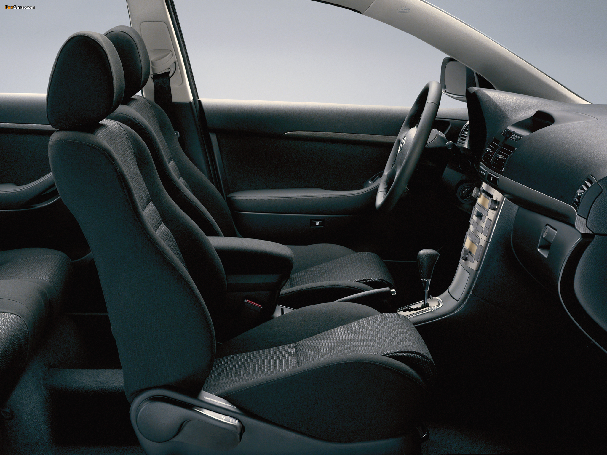 Toyota Avensis Liftback 2003–06 pictures (2048 x 1536)