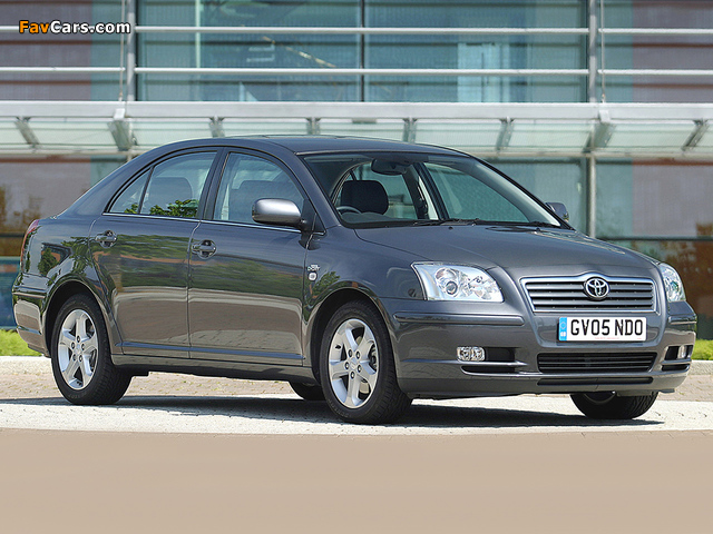 Toyota Avensis Hatchback UK-spec 2003–06 wallpapers (640 x 480)