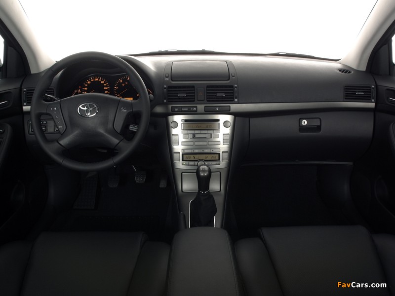 Toyota Avensis Sedan 2003–06 wallpapers (800 x 600)