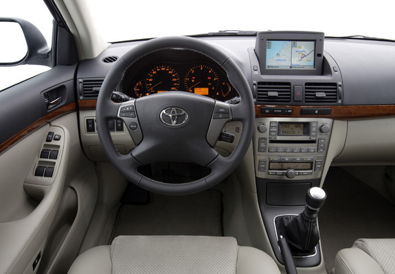 Toyota Avensis Sedan 2006–08 images