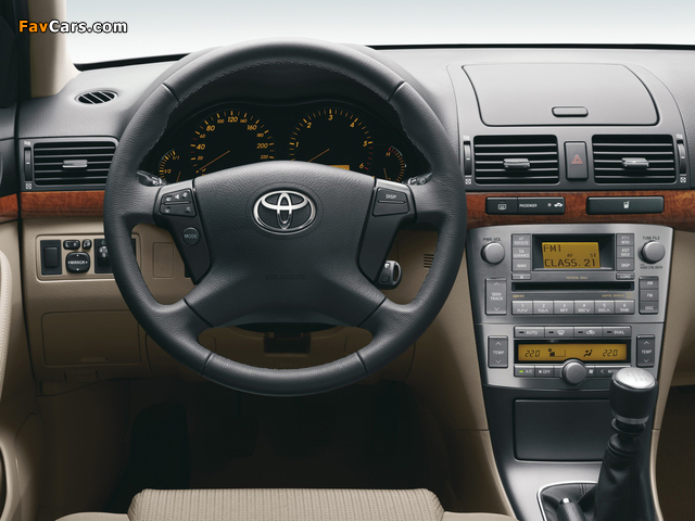 Toyota Avensis Liftback 2006–08 photos (640 x 480)