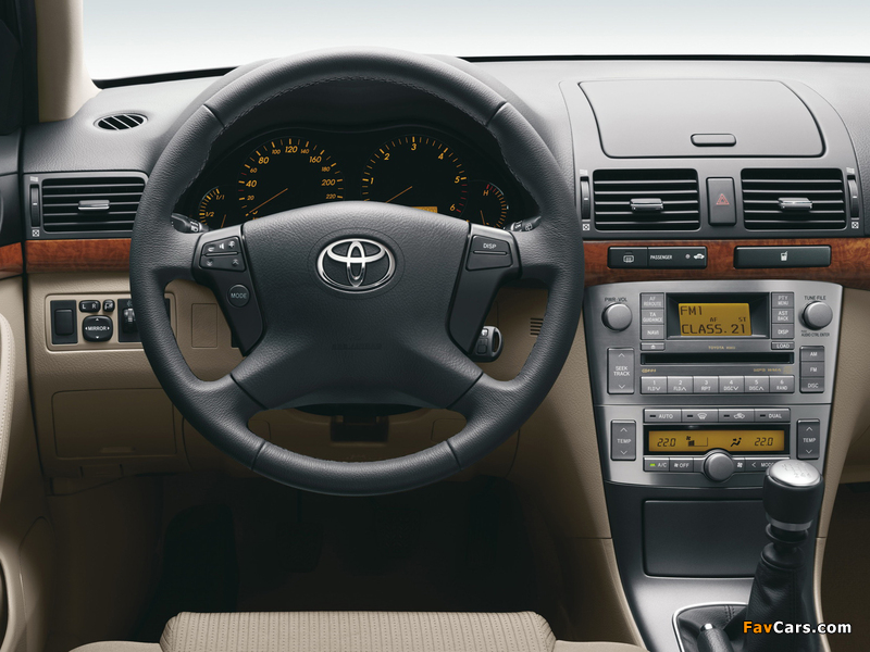 Toyota Avensis Liftback 2006–08 photos (800 x 600)