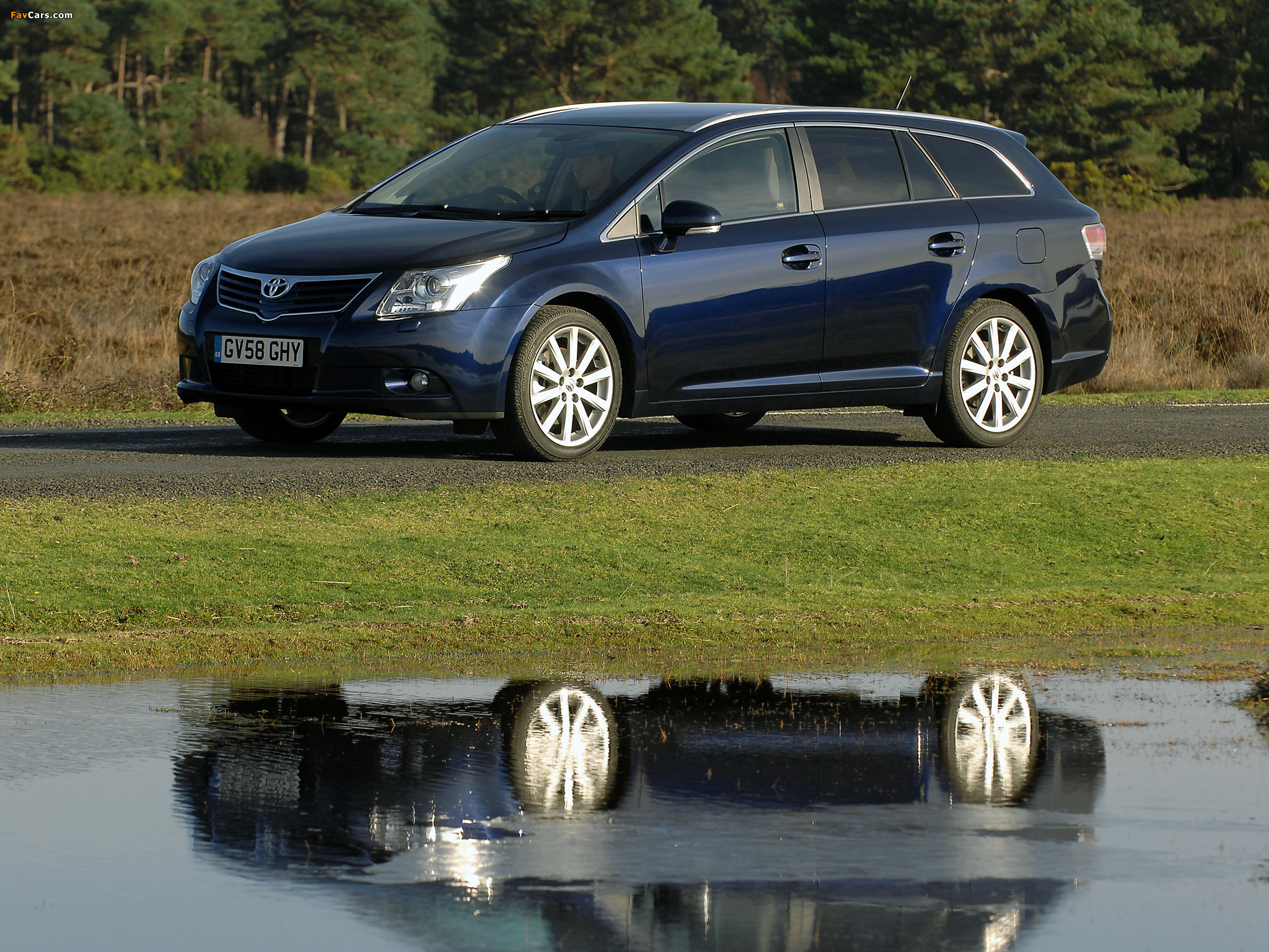 Toyota Avensis Wagon UK-spec 2008–11 images (2048 x 1536)