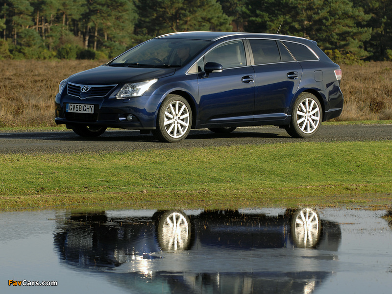 Toyota Avensis Wagon UK-spec 2008–11 images (800 x 600)