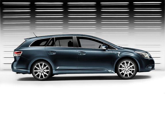 Toyota Avensis Wagon 2008–11 images