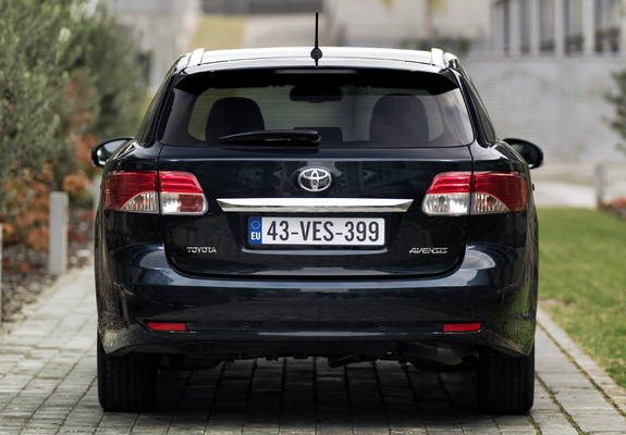 Toyota Avensis Wagon 2011 images