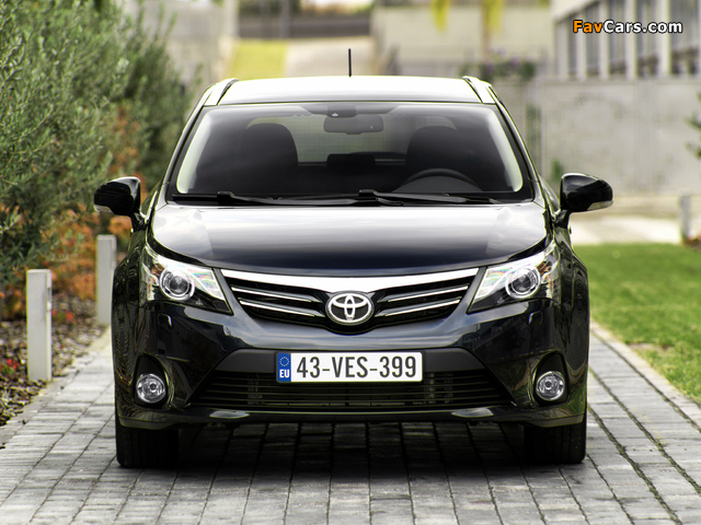 Toyota Avensis Wagon 2011 images (640 x 480)