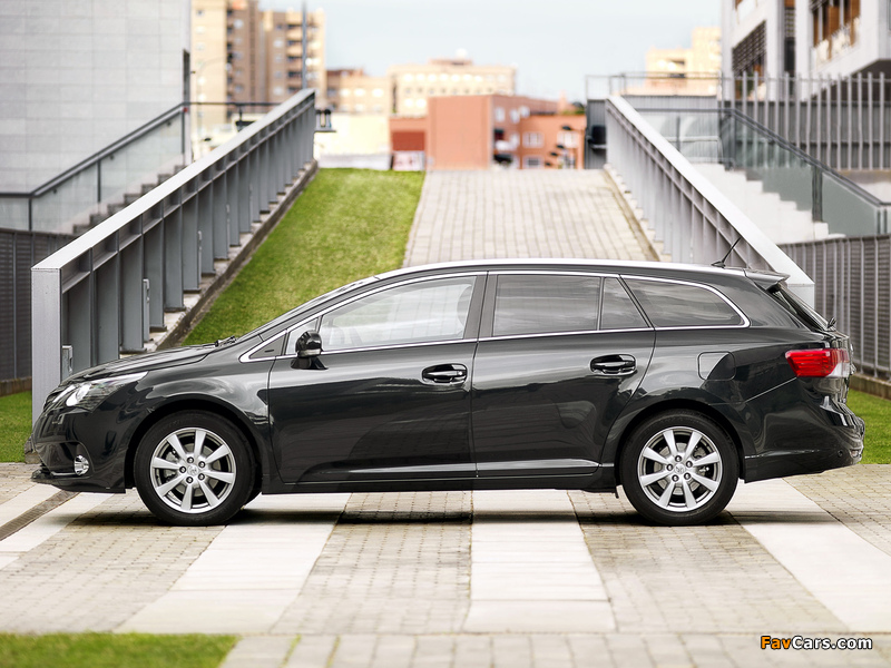 Toyota Avensis Wagon 2011 images (800 x 600)