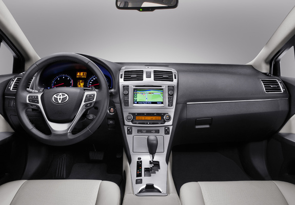 Toyota Avensis Sedan 2011 photos