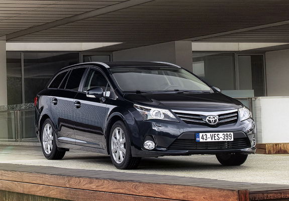 Toyota Avensis Wagon 2011 pictures