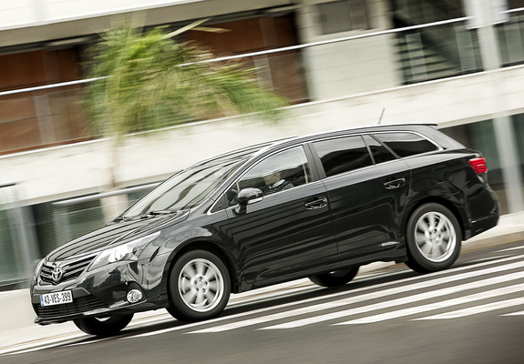 Toyota Avensis Wagon 2011 pictures