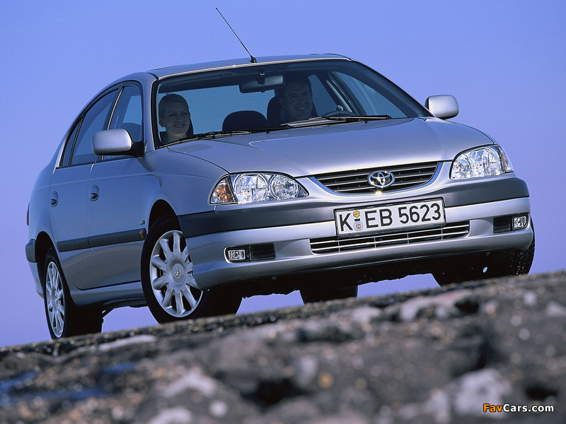 Toyota Avensis Sedan 2000–02 wallpapers (800 x 600)