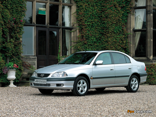 Toyota Avensis Sedan 2000–02 wallpapers (640 x 480)