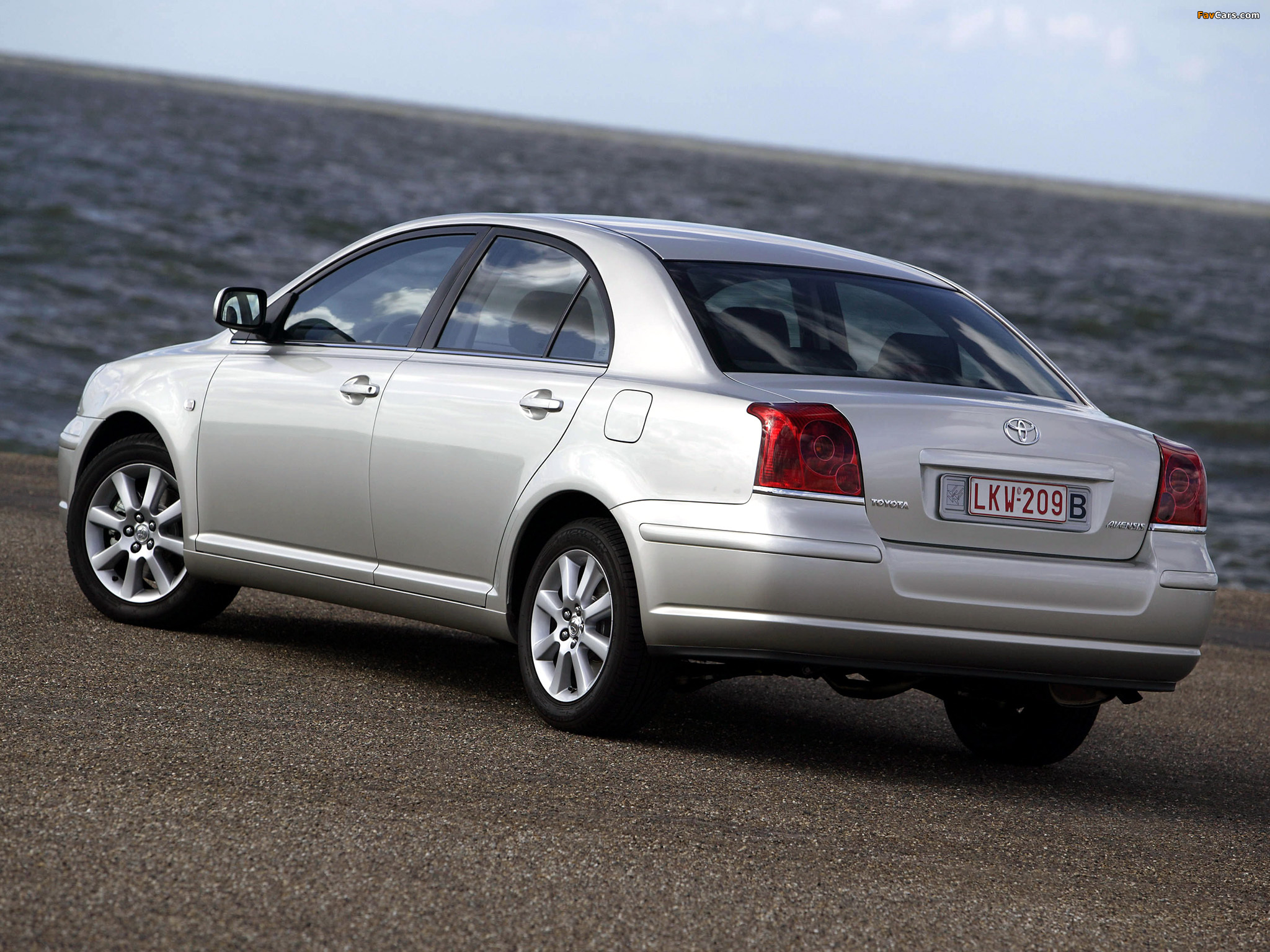 Toyota Avensis Sedan 2003–06 wallpapers (2048 x 1536)