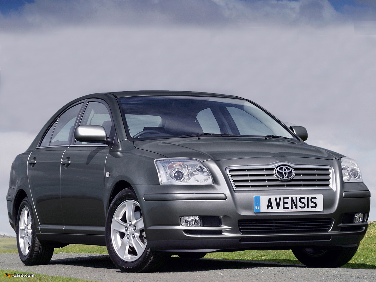 Toyota Avensis Hatchback UK-spec 2003–06 wallpapers (1280 x 960)