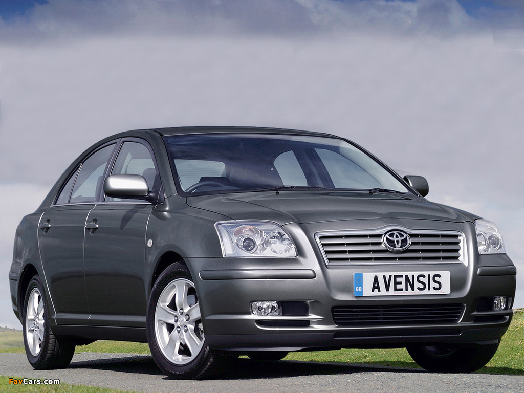 Toyota Avensis Hatchback UK-spec 2003–06 wallpapers (1024 x 768)