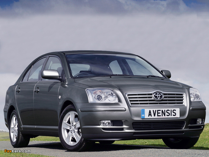 Toyota Avensis Hatchback UK-spec 2003–06 wallpapers (800 x 600)