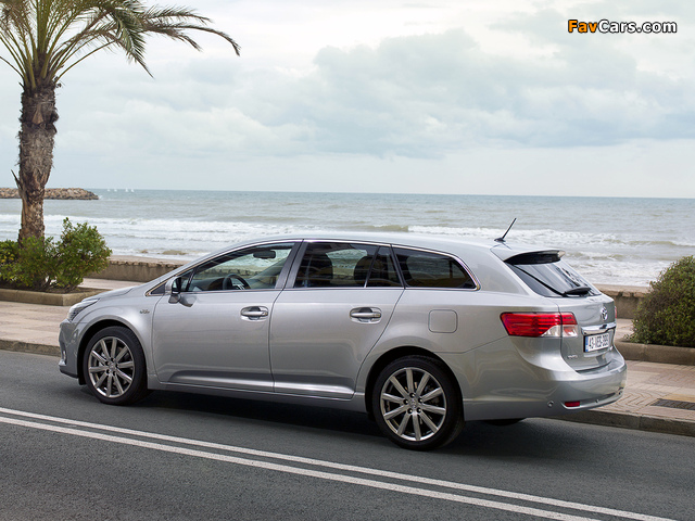 Toyota Avensis Wagon 2011 wallpapers (640 x 480)