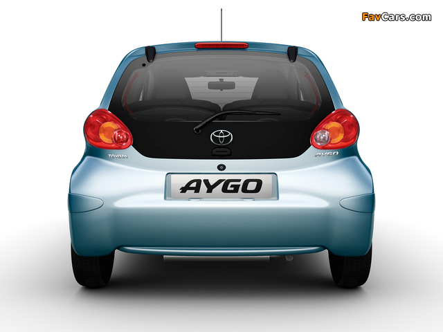 Images of Toyota Aygo 5-door 2005–08 (640 x 480)