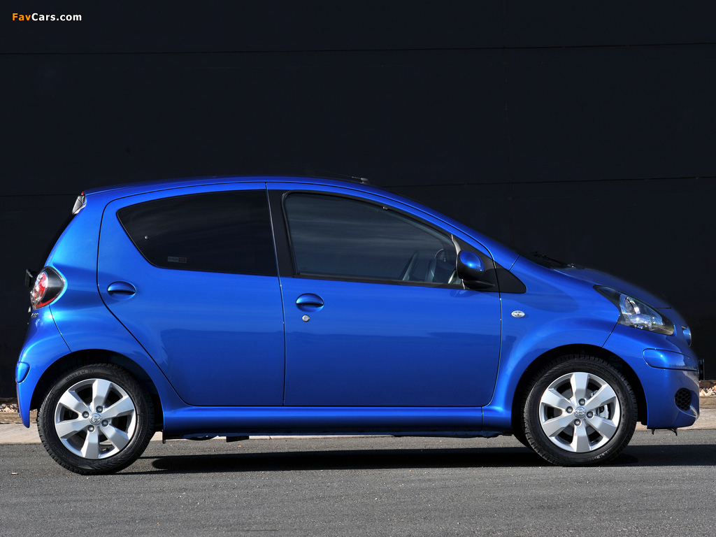 Images of Toyota Aygo 5-door ZA-spec 2008 (1024 x 768)