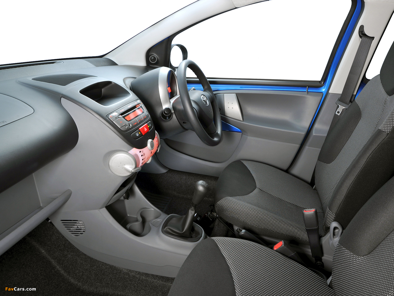 Images of Toyota Aygo 5-door ZA-spec 2008 (1280 x 960)