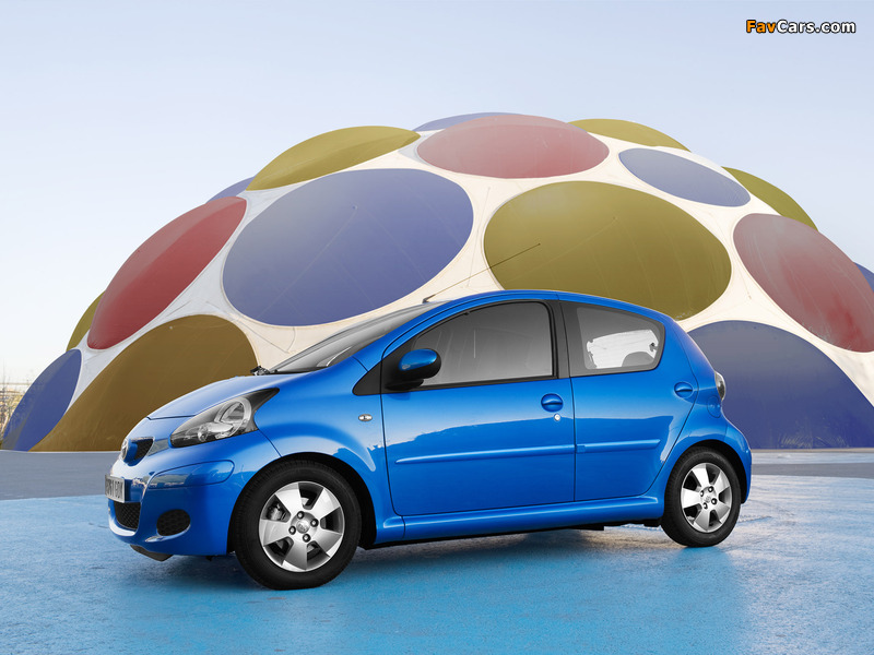 Images of Toyota Aygo 5-door 2008–12 (800 x 600)