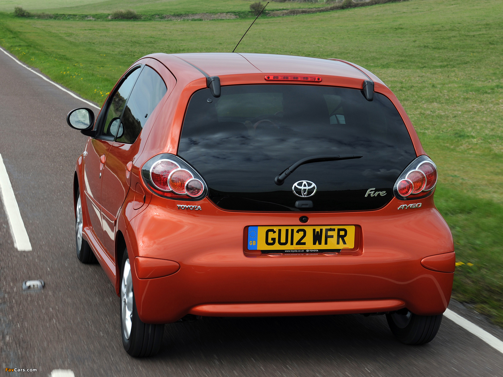 Images of Toyota Aygo 5-door UK-spec 2012 (1600 x 1200)