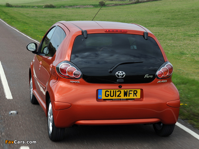 Images of Toyota Aygo 5-door UK-spec 2012 (640 x 480)