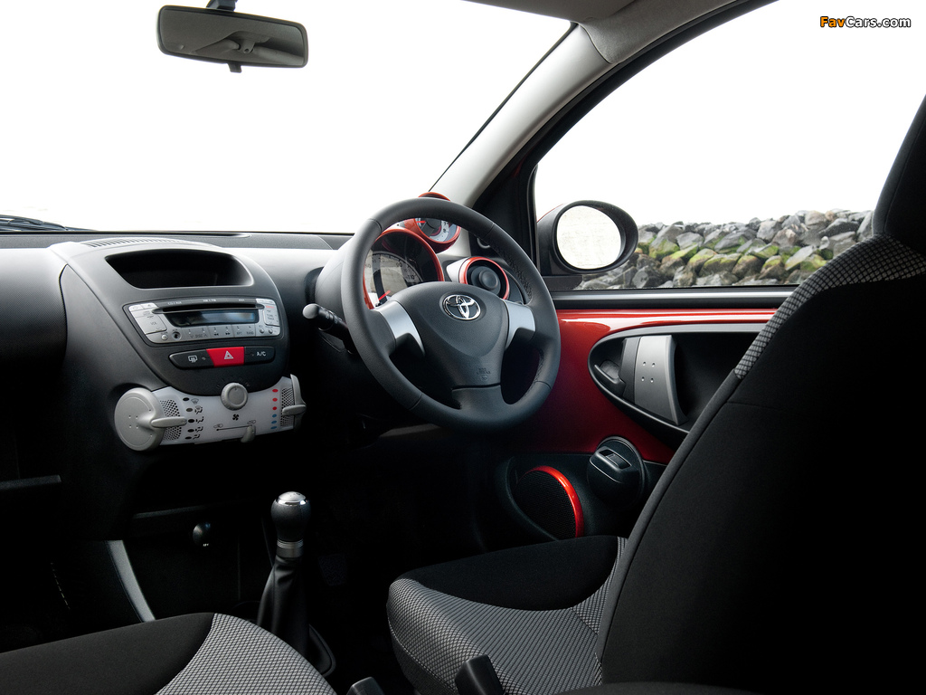 Images of Toyota Aygo 5-door UK-spec 2012 (1024 x 768)