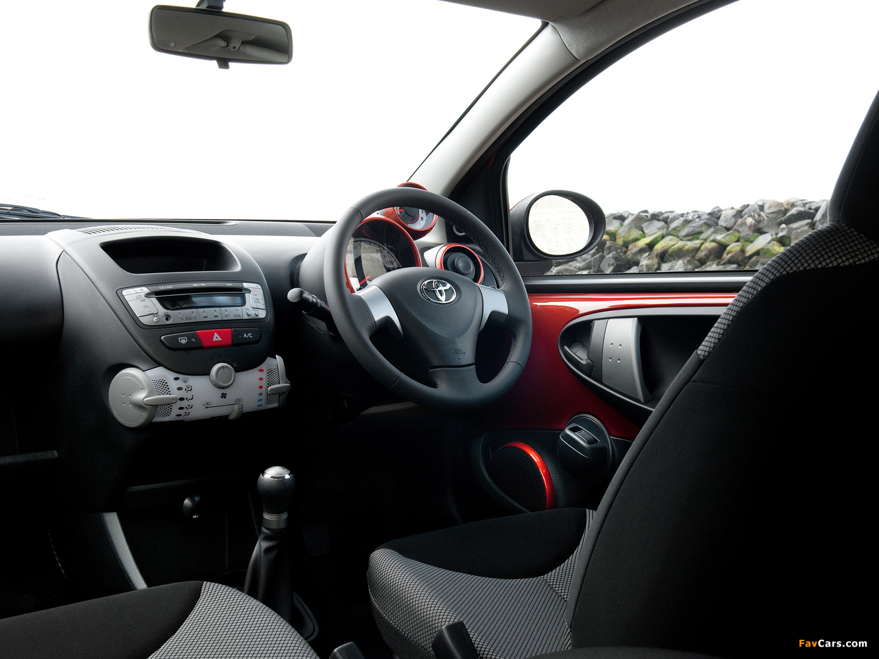 Images of Toyota Aygo 5-door UK-spec 2012 (1280 x 960)