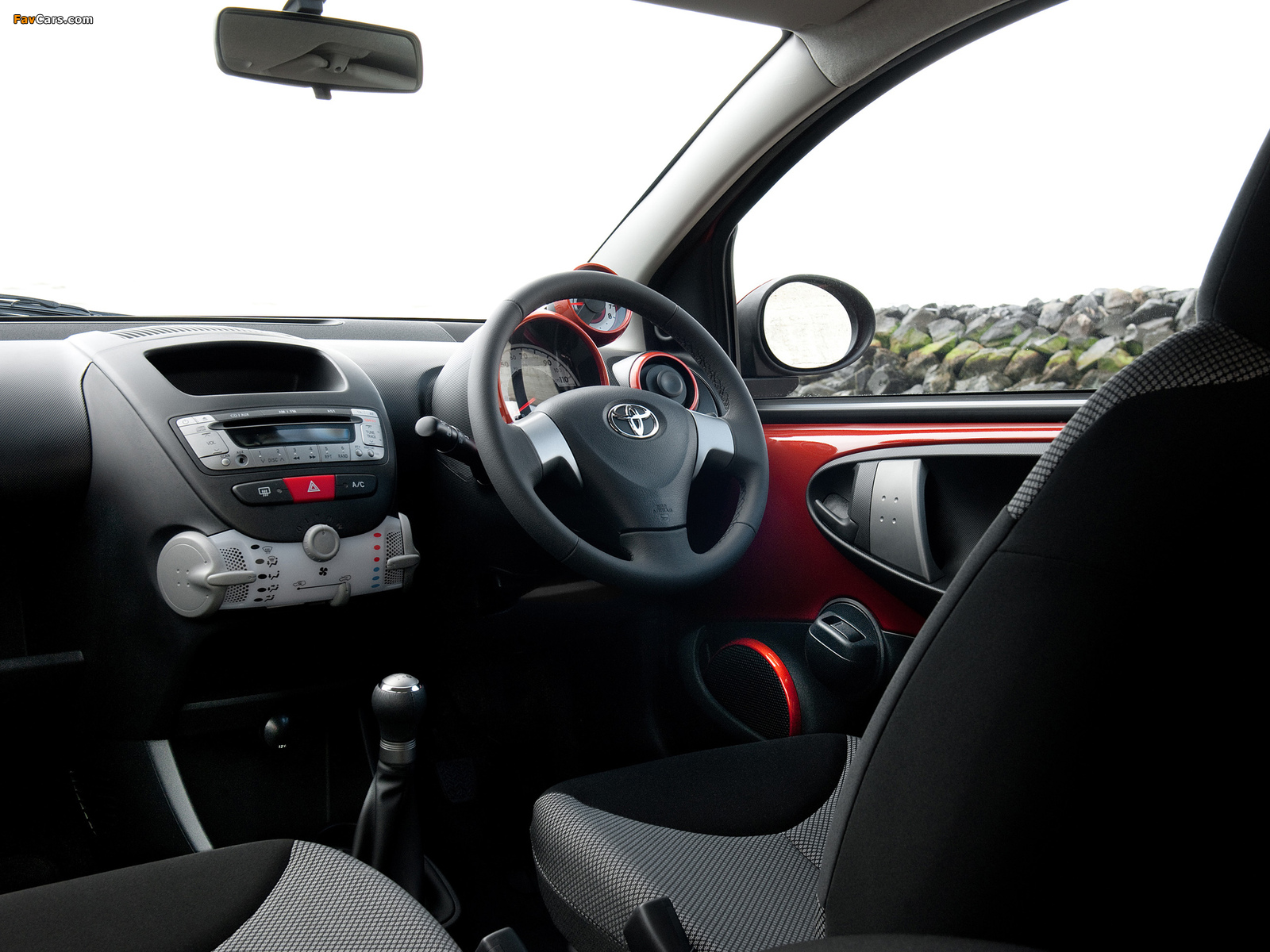 Images of Toyota Aygo 5-door UK-spec 2012 (1600 x 1200)
