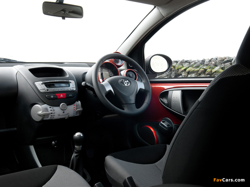 Images of Toyota Aygo 5-door UK-spec 2012 (800 x 600)