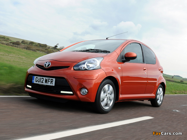 Images of Toyota Aygo 5-door UK-spec 2012 (640 x 480)