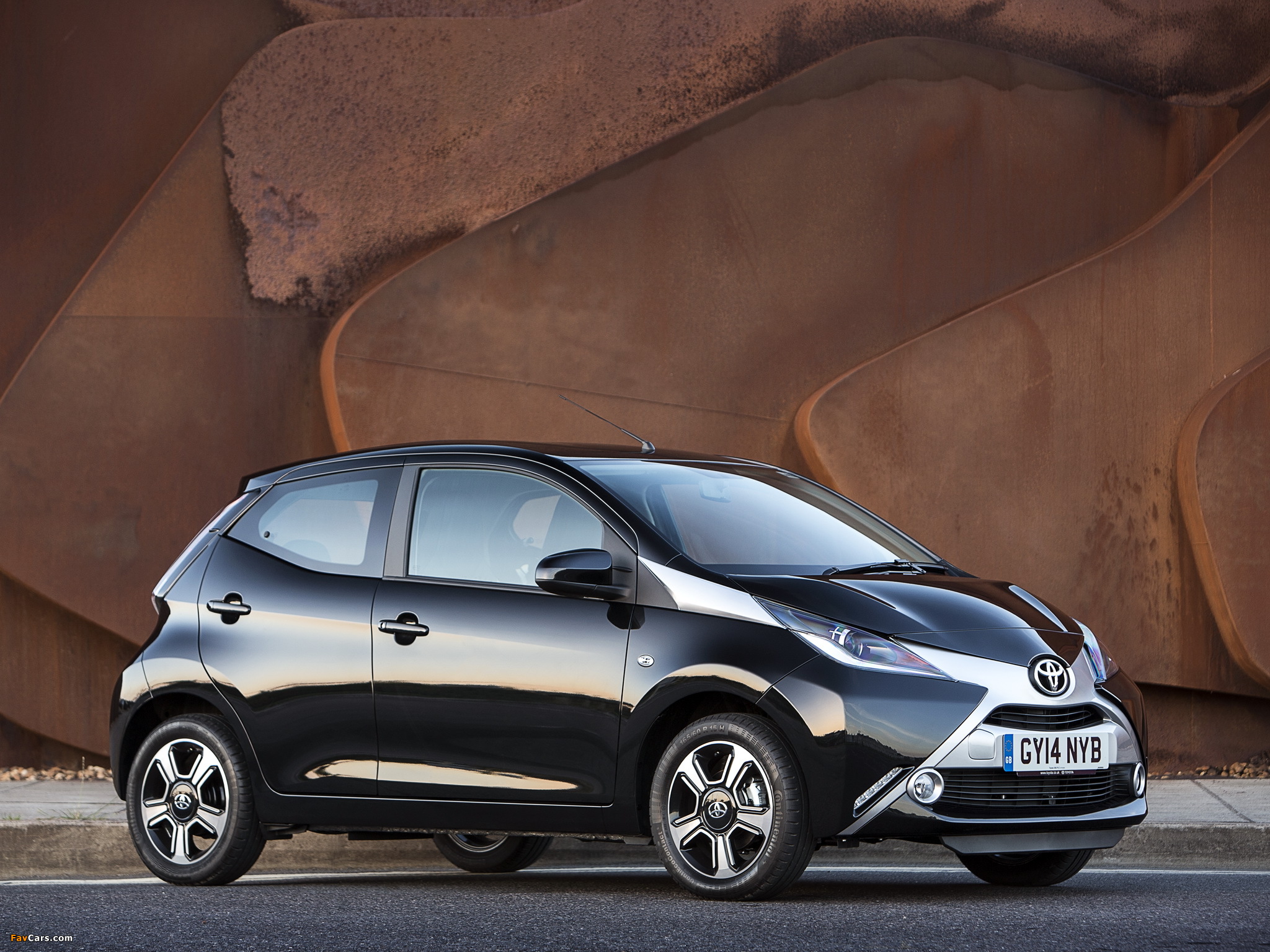 Images of Toyota Aygo 5-door UK-spec 2014 (2048 x 1536)