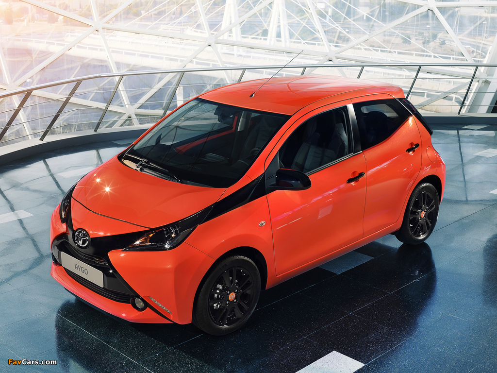 Images of Toyota Aygo 5-door 2014 (1024 x 768)