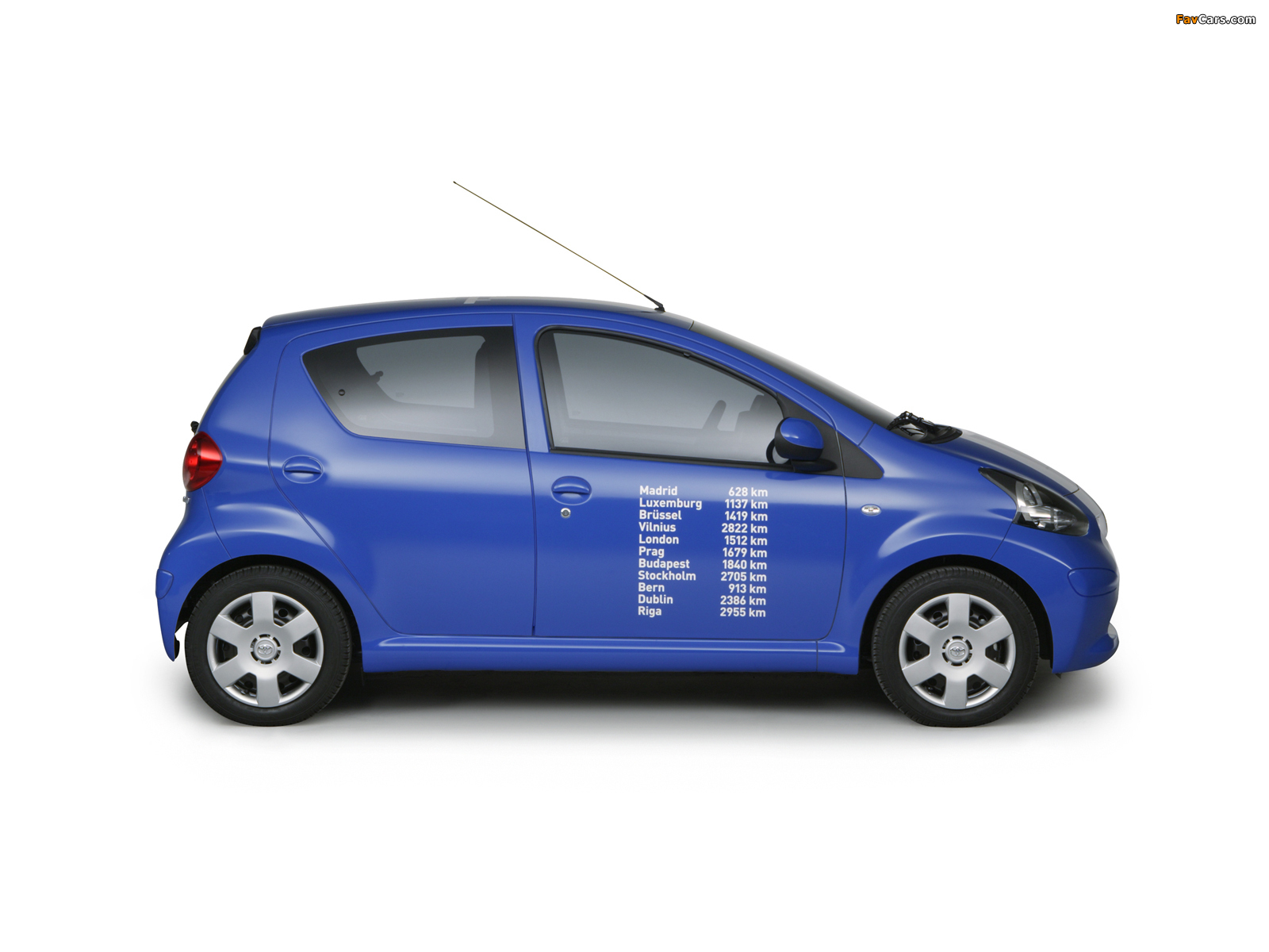 Photos of Toyota Aygo 5-door 2005–08 (1600 x 1200)