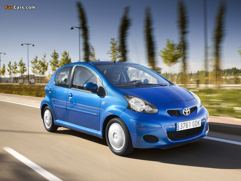 Photos of Toyota Aygo 5-door 2008–12 (800 x 600)