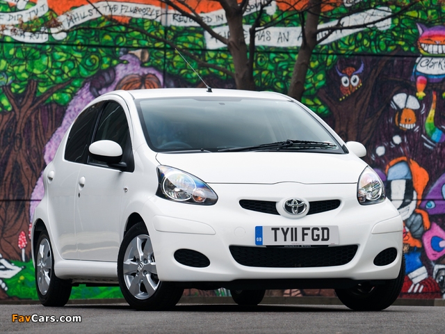 Photos of Toyota Aygo 5-door UK-spec 2008–12 (640 x 480)