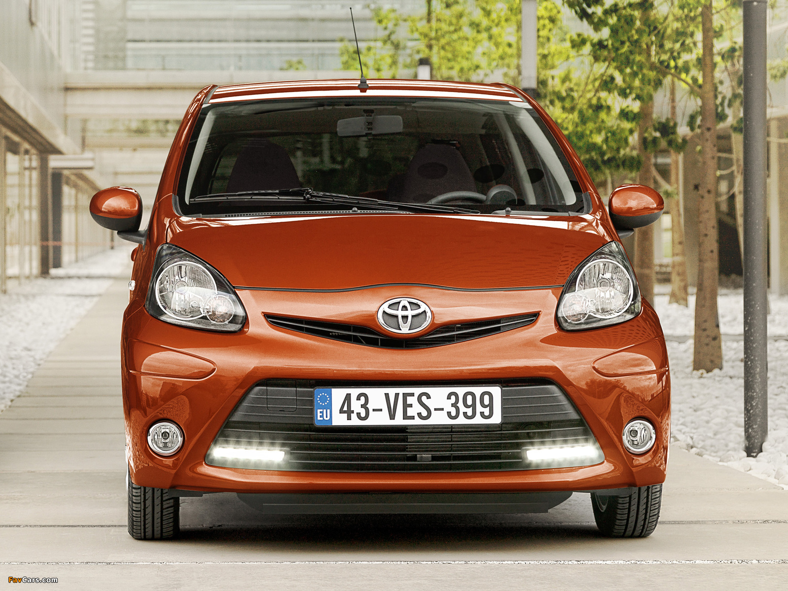 Photos of Toyota Aygo 5-door 2012 (1600 x 1200)